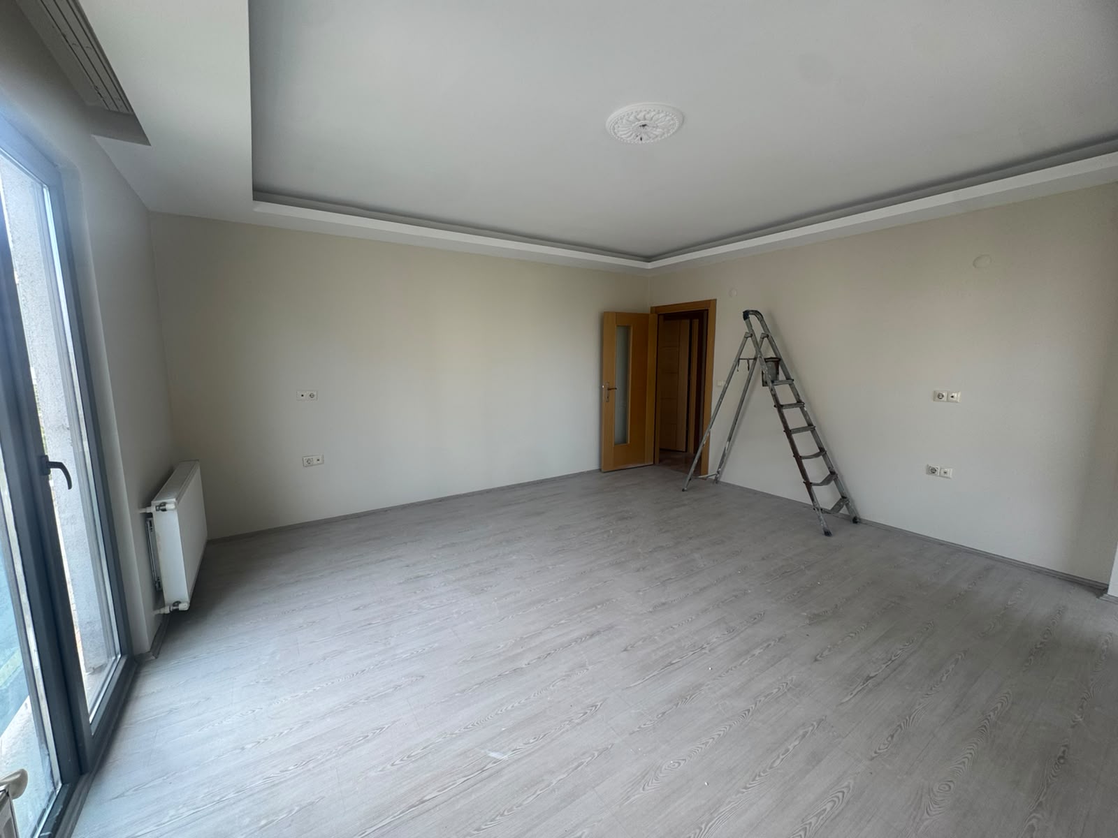 SÖĞÜTLÜ DE CUMHURİYET BULVARINDA KİRALIK DAİRE